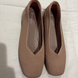 Vivaia ballet flats